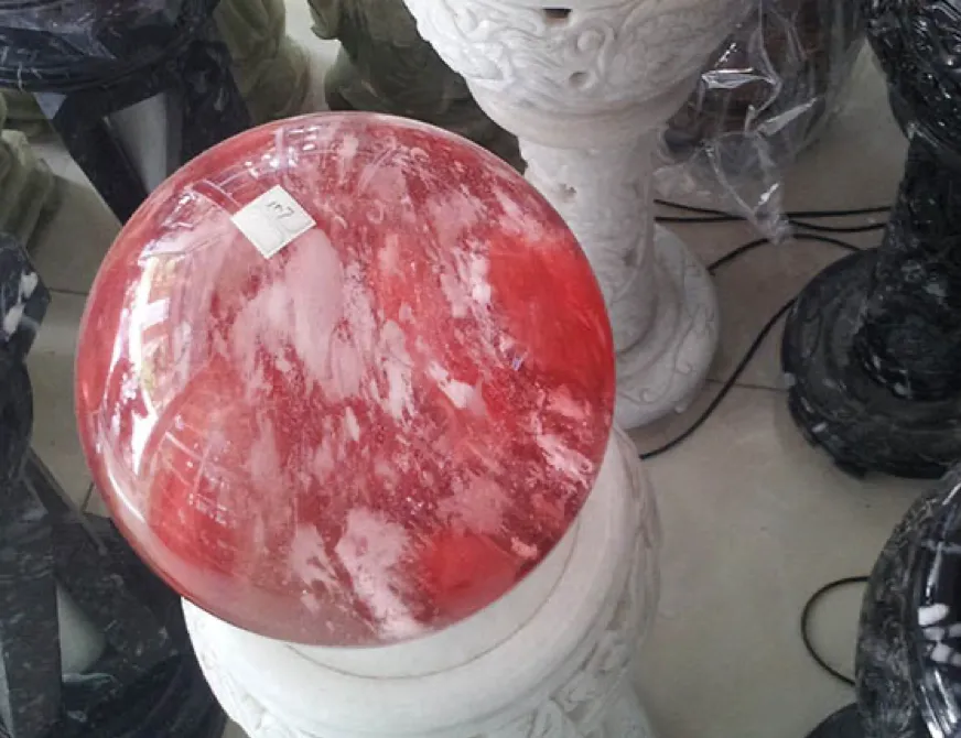 Sản phẩm pha màu nhân tạo mô phỏng đá mã não hoặc thạch anh