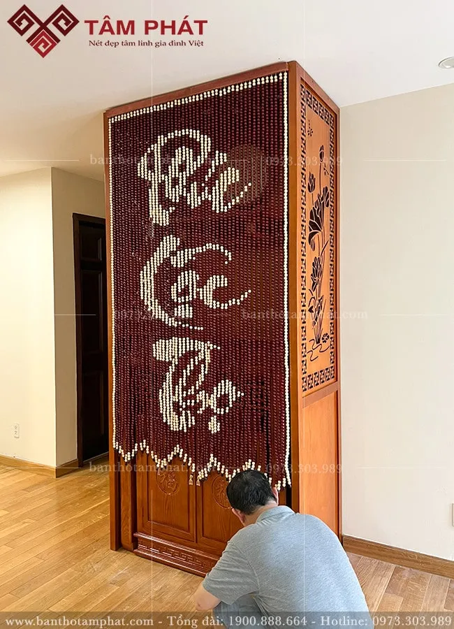 Rèm hạt gỗ che bàn thờ Phúc-Lộc Thọ