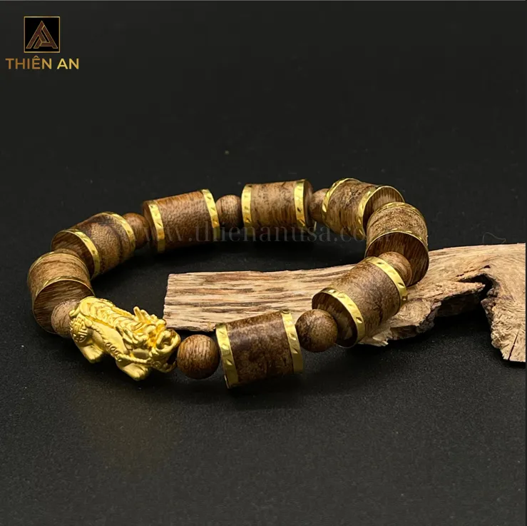 Vòng tay gỗ Trầm Hương trụ trúc bọc vàng Tỳ Hưu Vàng