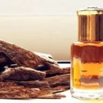 Tinh dầu trầm hương nguyên chất với sắc nâu hổ phách đặc trưng mang lại nhiều lợi ích cho sức khỏe