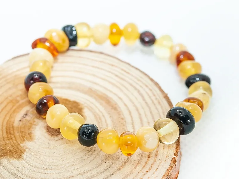 Vòng hổ phách - vật “trang sức chữa bệnh” cho bé