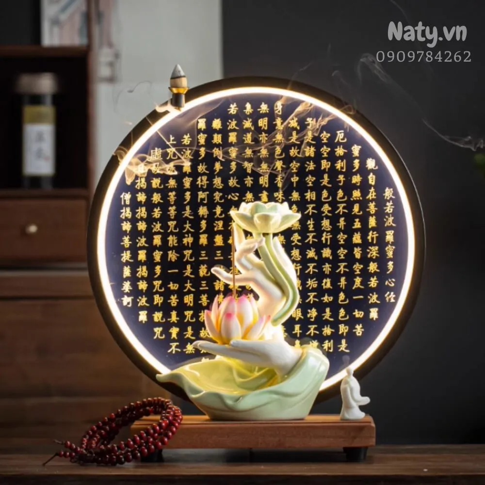 Thác khói trầm hương mang phong cách Phật Giáo với bài kinh "Bát Nhã Tâm Kinh" giúp con người khai mở trí tuệ