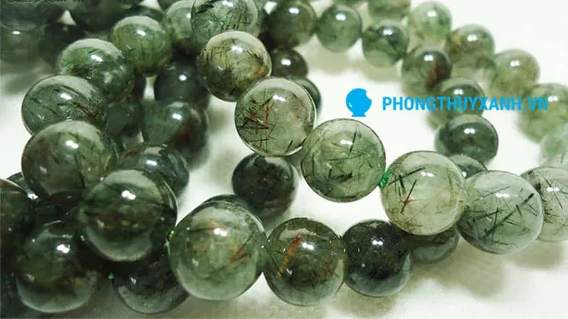 Vòng tay đá thạch anh tóc xanh Myanmar với sợi khoáng vật hình kim bên trong