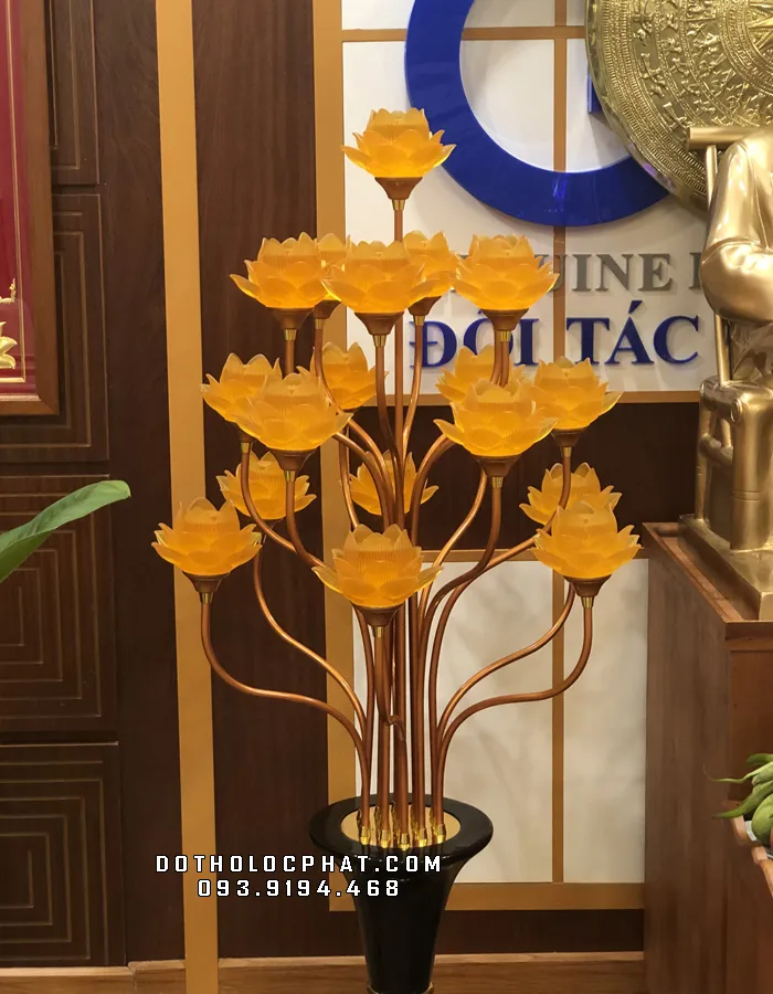 Thi công đèn thờ cúng tại điện thờ