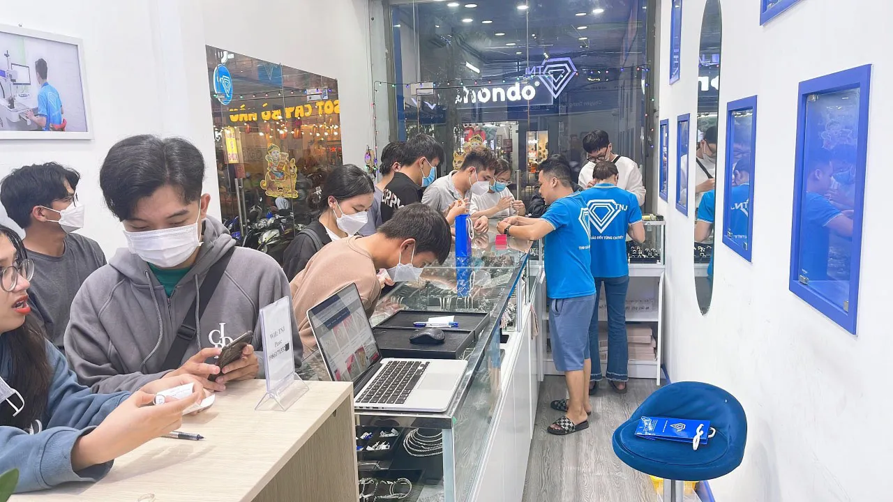 Không gian cửa hàng uy tín nơi cung cấp các mẫu vòng tay chính hãng