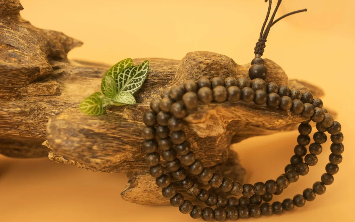 Trầm Hương Hoàng Gia - Đẳng cấp trang sức trầm tự nhiên