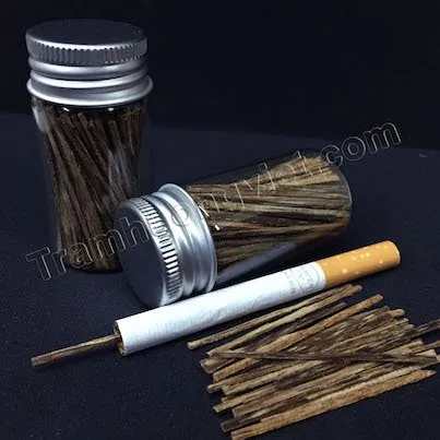 Các que trầm sánh để đâm vào điếu thuốc