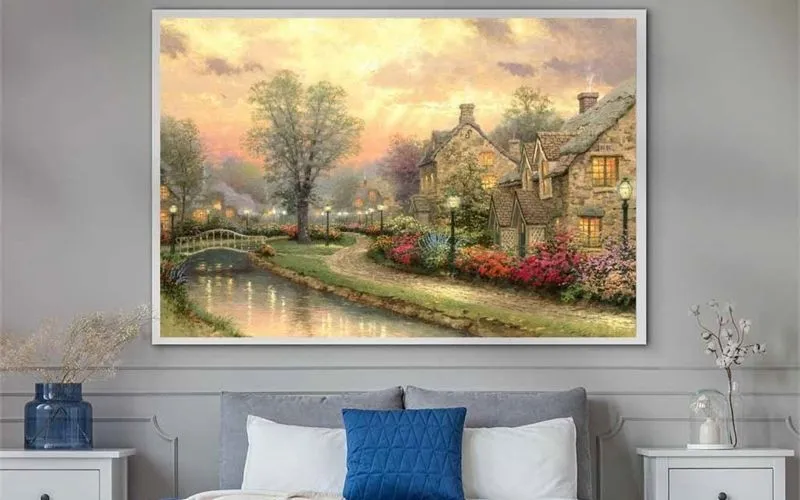 Tranh phong cảnh yên bình, giúp tạo sự thoải mái trong không gian phòng ngủ