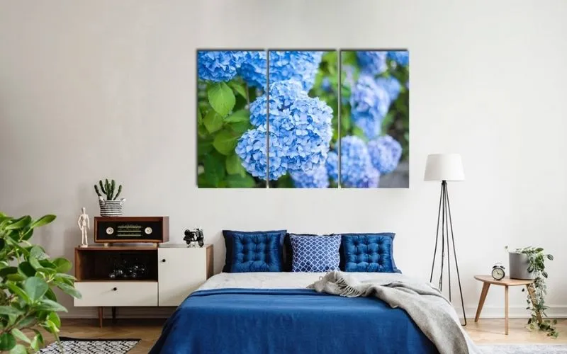 Bức tranh hoa cỏ cũng phù hợp với người mệnh Thủy