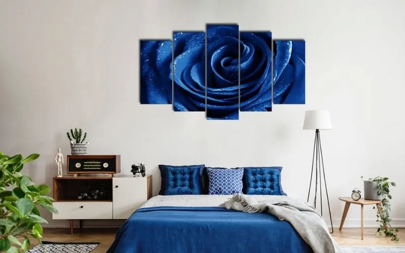 Tranh treo tường hình hoa là lựa chọn tinh tế dành cho người mệnh thủy