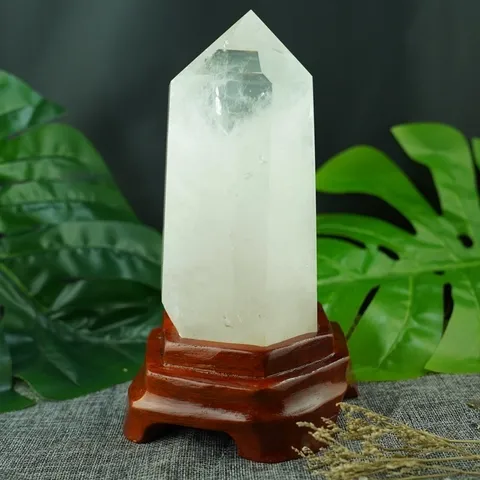 Đá thạch anh trắng được sử dụng khá phổ biến trong phong thủy hiện nay