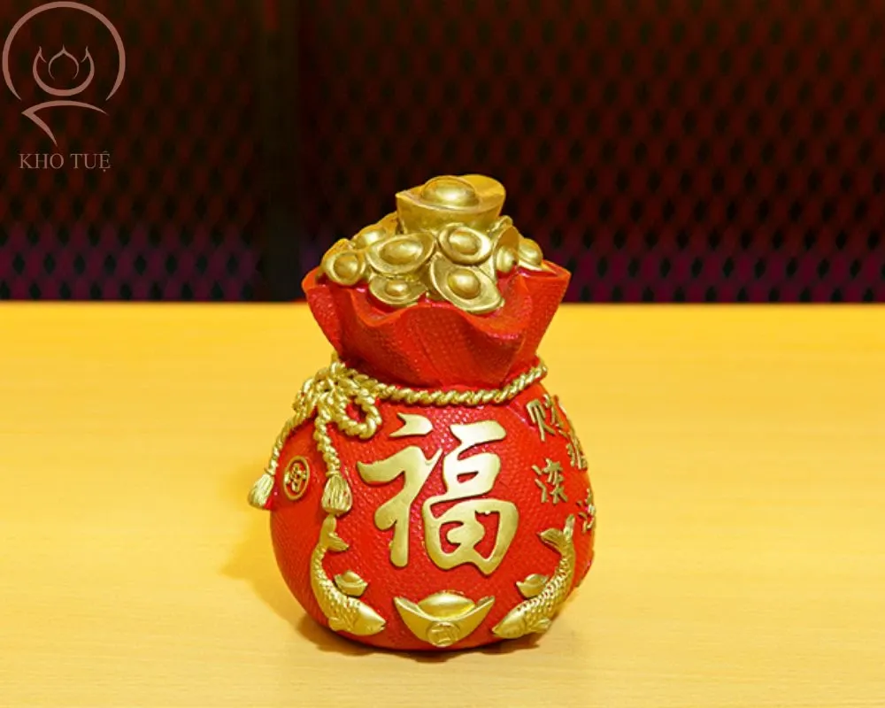 Túi tài lộc phong thủy màu đỏ rực rỡ phù hợp cho người mệnh Hỏa hoặc Thổ