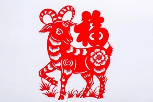 Cặp đôi nam Tân Mùi và nữ Quý Dậu chụp ảnh cưới ngoại cảnh, thể hiện sự hòa hợp theo phong thủy Tam Vinh Hiển