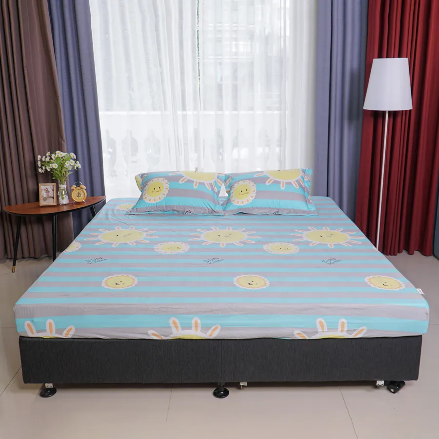 Họa tiết sinh động cùng tông màu dịu nhẹ giúp giảm bớt căng thẳng trong phòng ngủ.