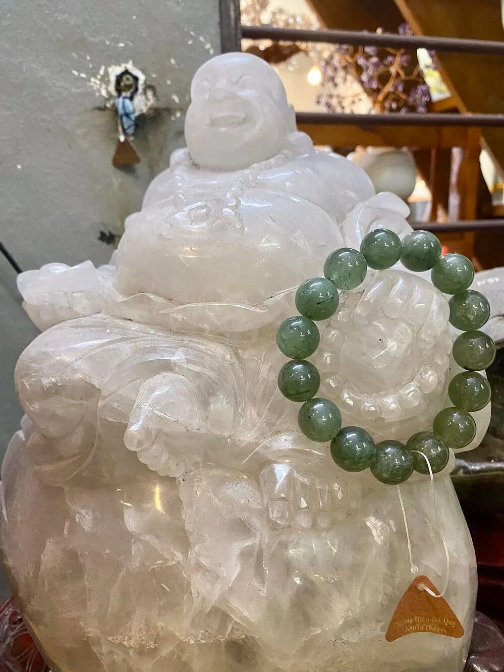 Vòng đá phong thủy cho tượng phật