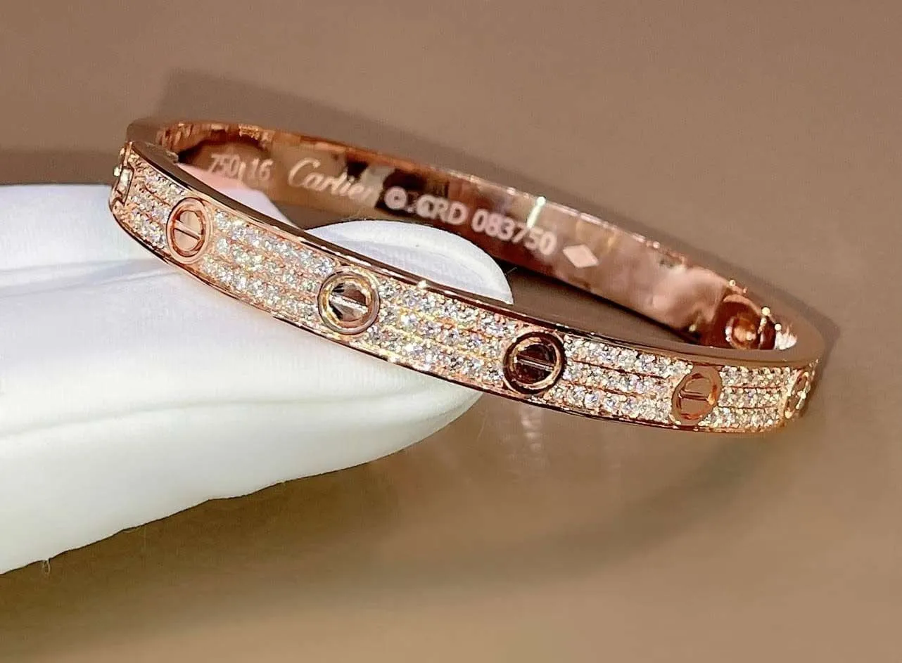 Vòng đeo tay Cartier chính hãng giá bao nhiêu, làm bằng gì? - 3