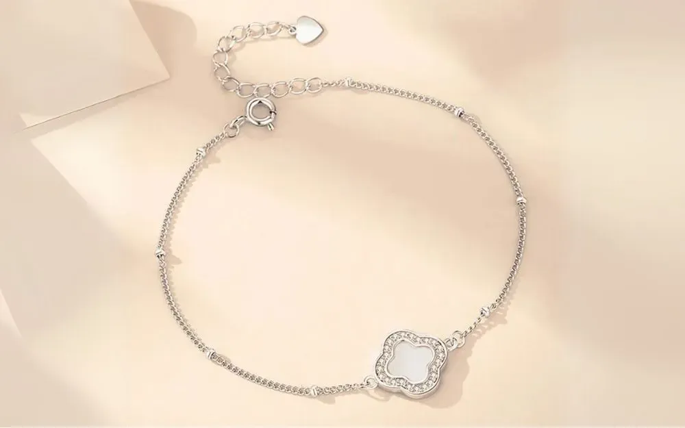 Vòng tay bạc 925 với motif cỏ 4 lá chạm khắc 3D