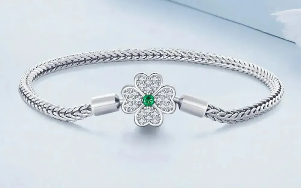 Vòng tay bạc 925 mạ trắng với đá CZ hình cỏ 4 lá