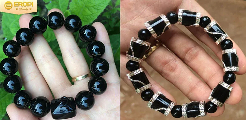 Vòng tay san hô đen hình chữ tâm ( trái ) và vòng tay san hô đen kiểu trúc bọc bạc ( phải ).