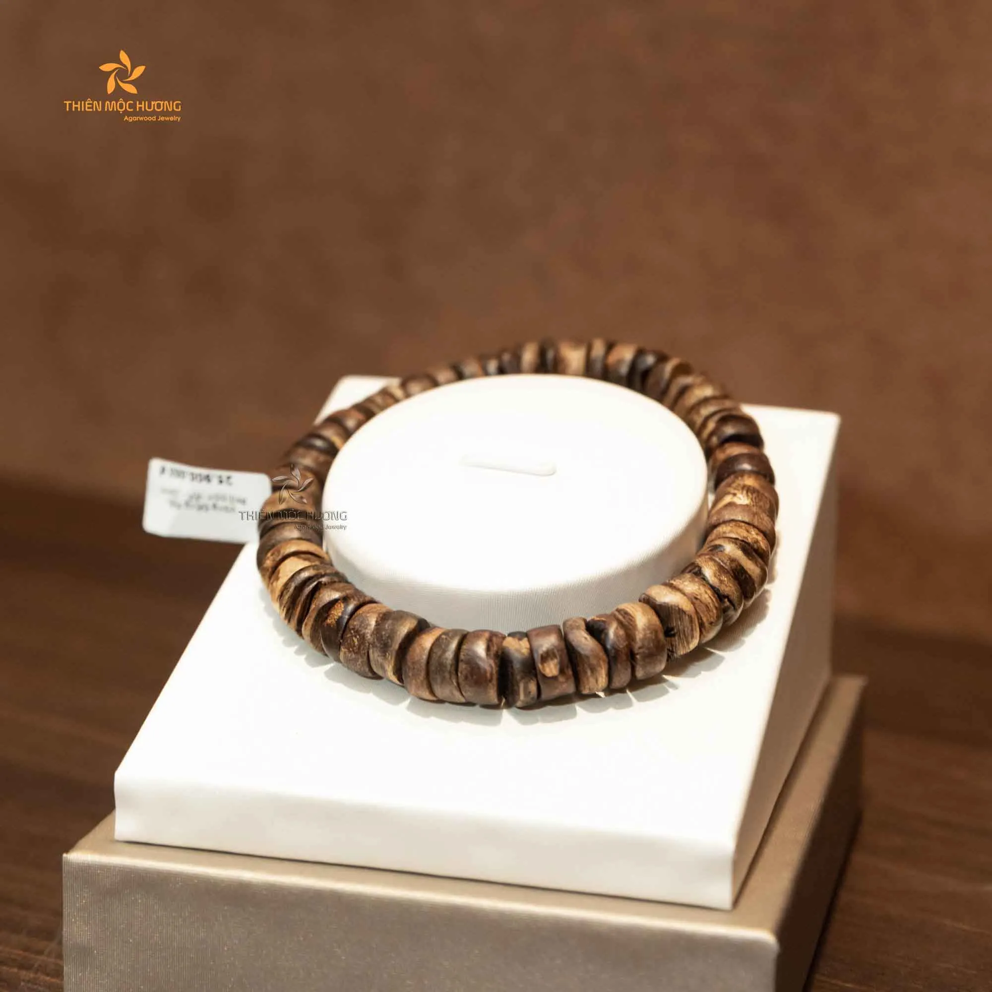 Bảng giá các loại vòng trầm hương cho nam đa dạng phân khúc từ phổ thông đến cao cấp.