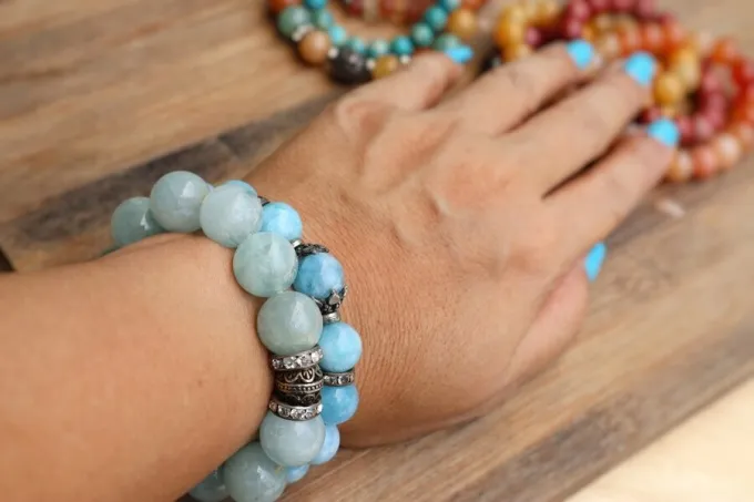 Vòng đá phong thủy phù hợp với người sinh 1998