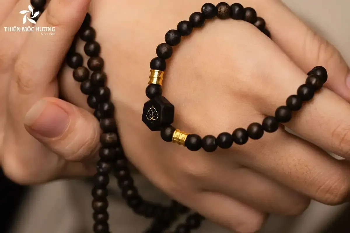 Cận cảnh Vòng trầm hương 108 hạt Kim An Tự cao cấp