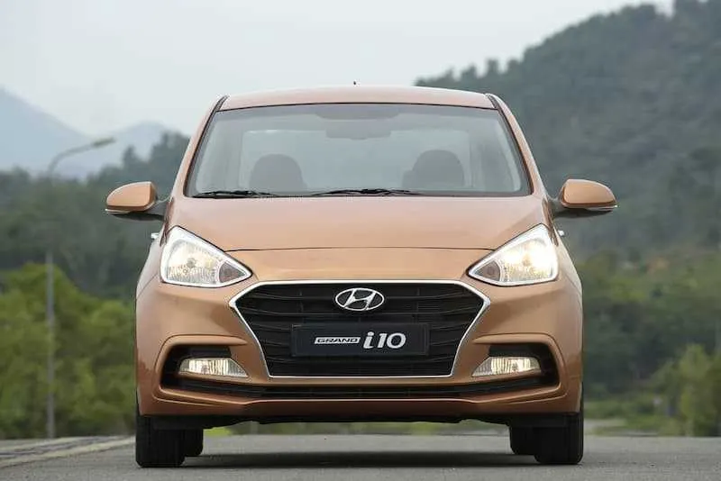 Mệnh Thủy Mua Xe Màu Gì Năm 2026 Để Kích Hoạt Tài Lộc Và Bình An? 30 Dòng xe Sedan Hyundai Grand i10 màu trắng hợp mệnh Thủy