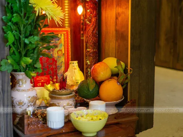 Bàn thờ Thần Tài cũ