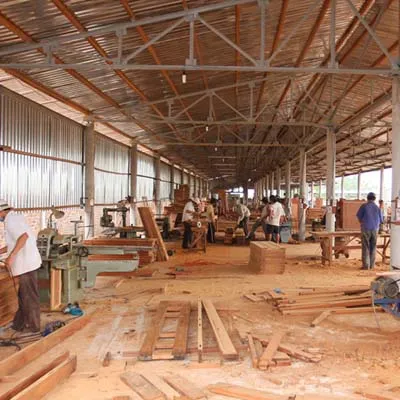 Quy trình sản xuất bàn thờ treo tường gỗ hương thủ công tại xưởng mộc