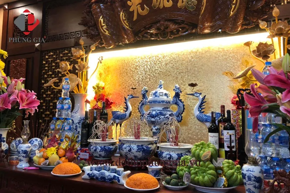 Bộ đồ thờ Phong Gia tại showroom
