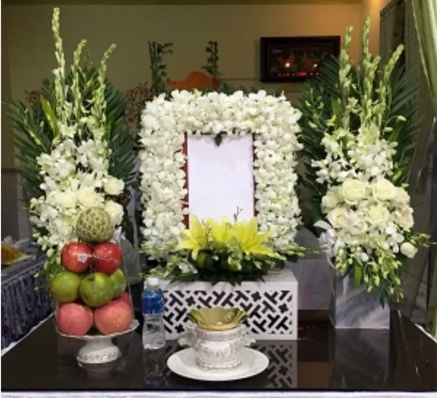 Cắm hoa hồng đẹp để bàn thờ thể hiện lòng thành kính