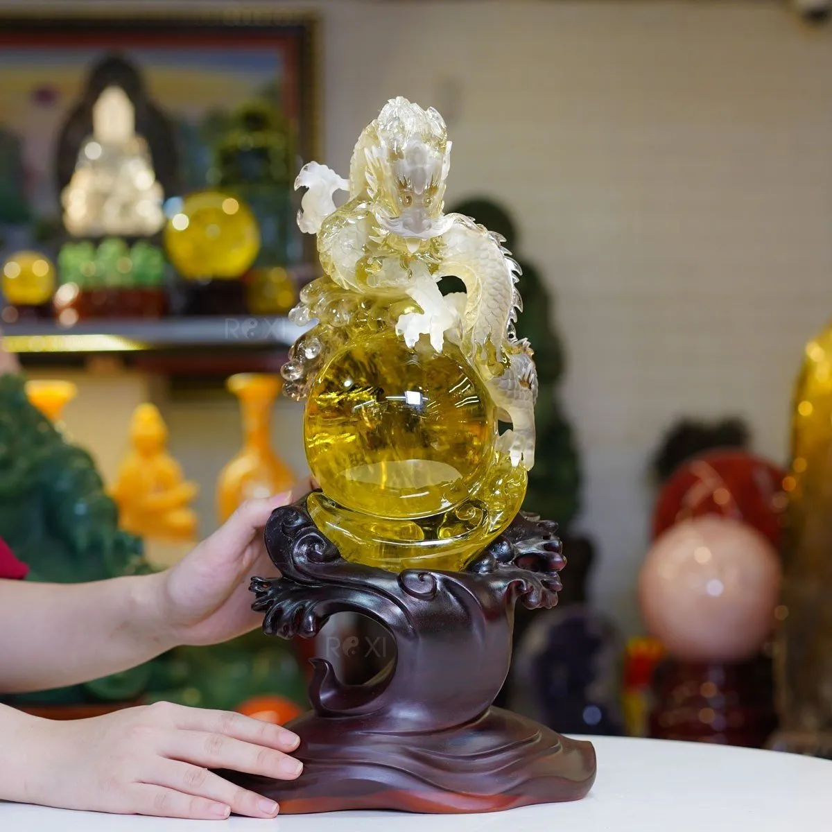 Tượng rồng đá phong thuỷ được chạm khắc tinh xảo từ đá tự nhiên