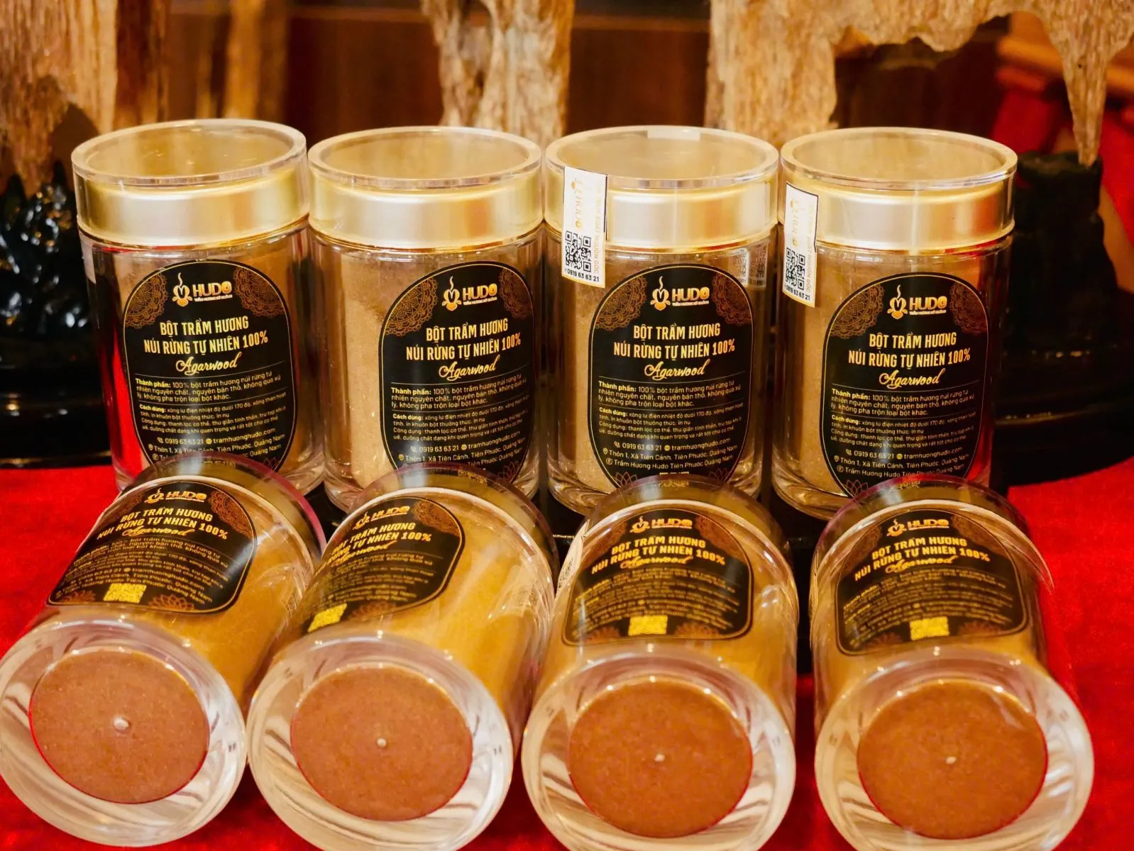 Cận cảnh các hũ bột trầm hương phân cấp Vip và Svip tại cửa hàng