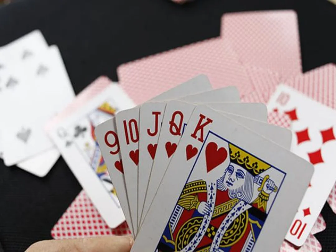 nằm mơ thấy đánh bài đánh số mấy và ý nghĩa may rủi