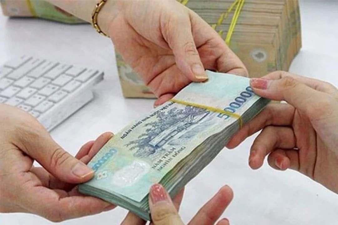 mơ thấy có người đưa tiền đánh con gì cách tự giải mã