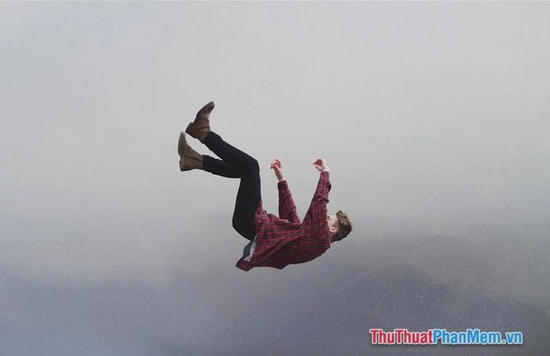 nằm mơ thấy bị rượt đuổi đánh số gì khi bị rơi từ trên cao